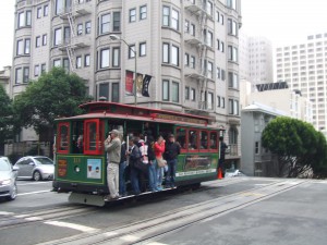 ケーブルカーは立ち見がベターです