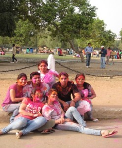 インド門で、顔中に塗りたくって（3月7日）