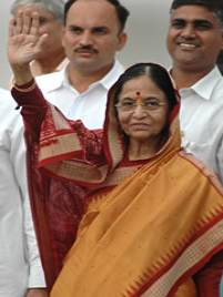 女性初のインド大統領　パルティ氏