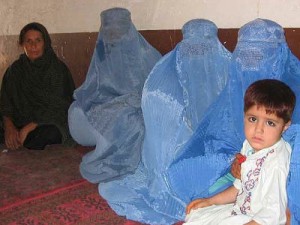 アフガニスタン女性とヘジャブ