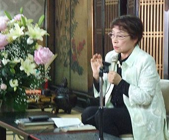 「女性が働くことー晶子が思い続けたこと」 金谷千慧子 大輪の牡丹と白百合があった