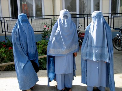 ブルカ姿のアフガニスタンの女性